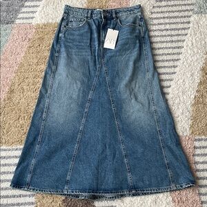 NWT Zara Blue Denim Skirt -Large